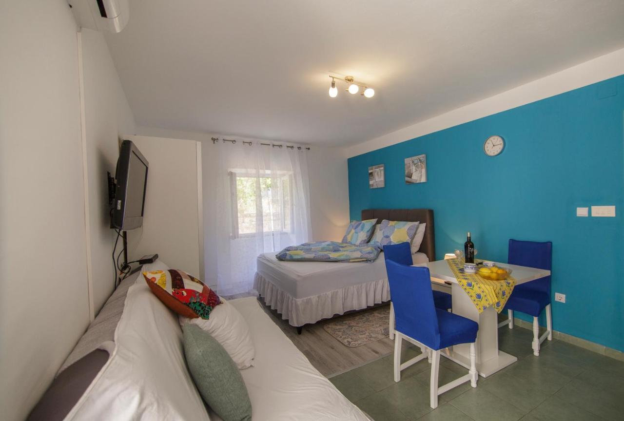 Apartment Filomena In The Center Komiža Eksteriør billede