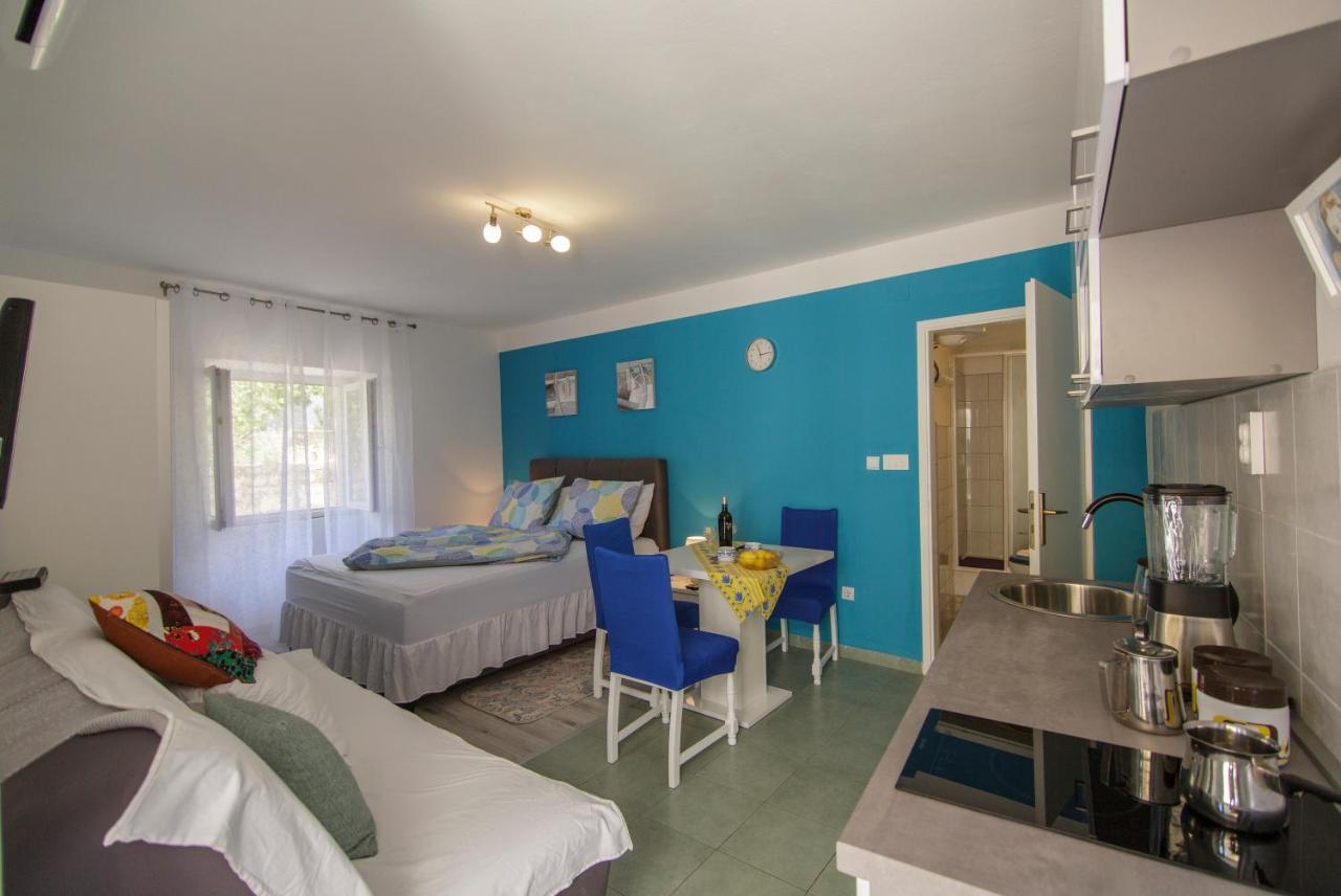 Apartment Filomena In The Center Komiža Eksteriør billede