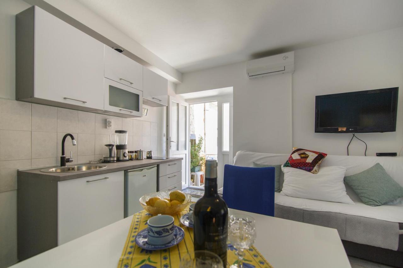 Apartment Filomena In The Center Komiža Eksteriør billede