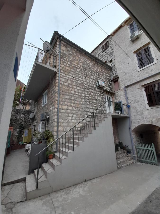 Apartment Filomena In The Center Komiža Eksteriør billede