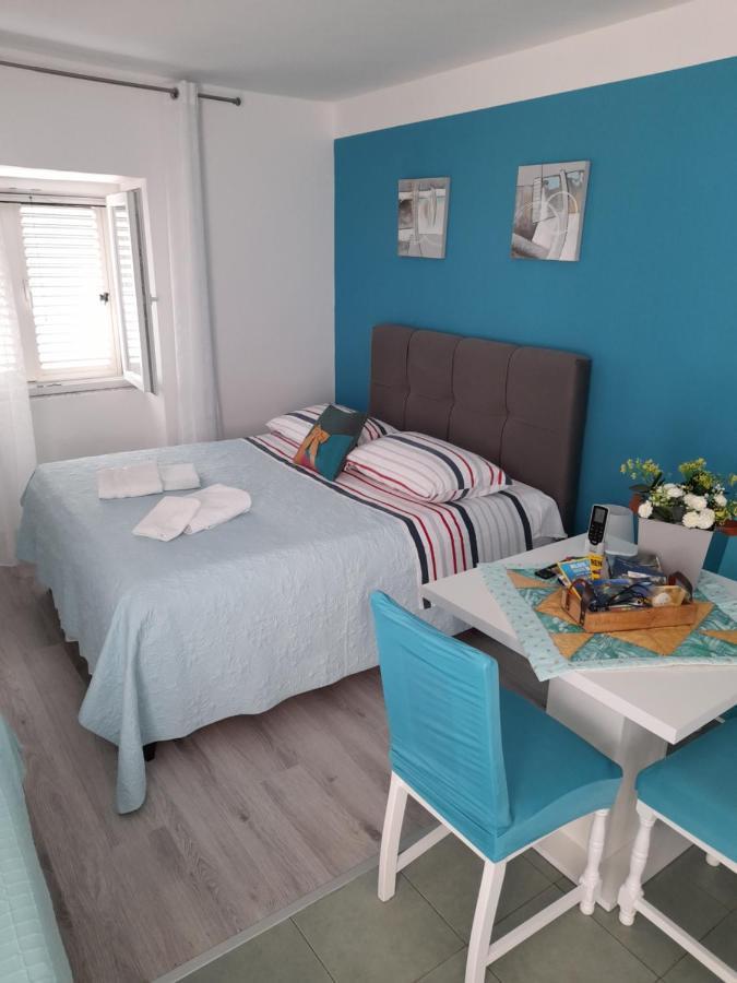 Apartment Filomena In The Center Komiža Eksteriør billede
