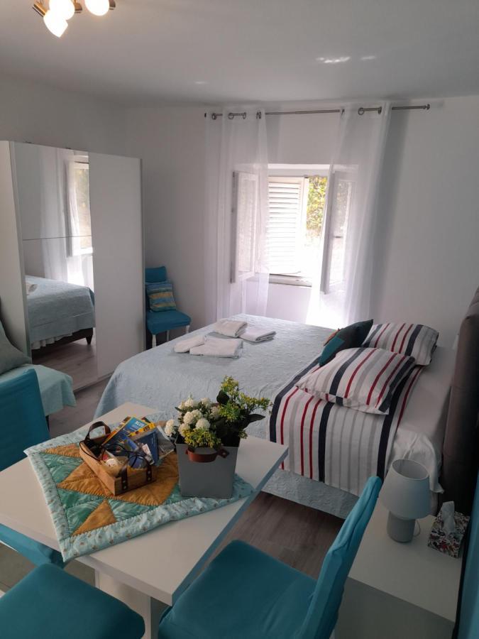 Apartment Filomena In The Center Komiža Eksteriør billede
