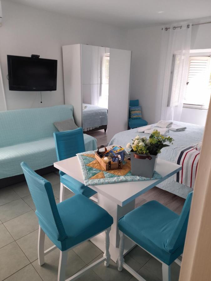 Apartment Filomena In The Center Komiža Eksteriør billede